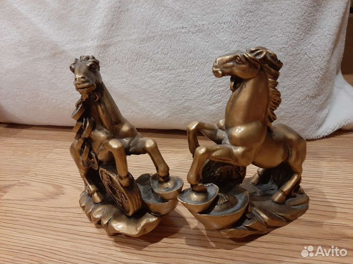 Статуэтки конь