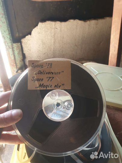 Магнитная лента катушки с записью