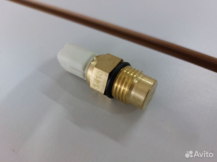 Датчик включения вентилятора Toyota Camry/Corolla