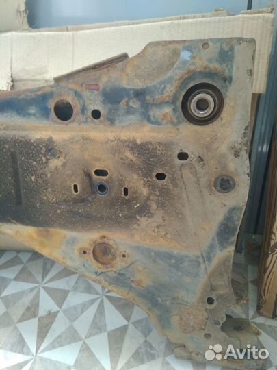 Балка подмоторная Nissan E11 механика