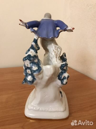 Статуэтка форфор