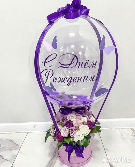 Цветы в коробке с шаром и надписью, шар с цветами