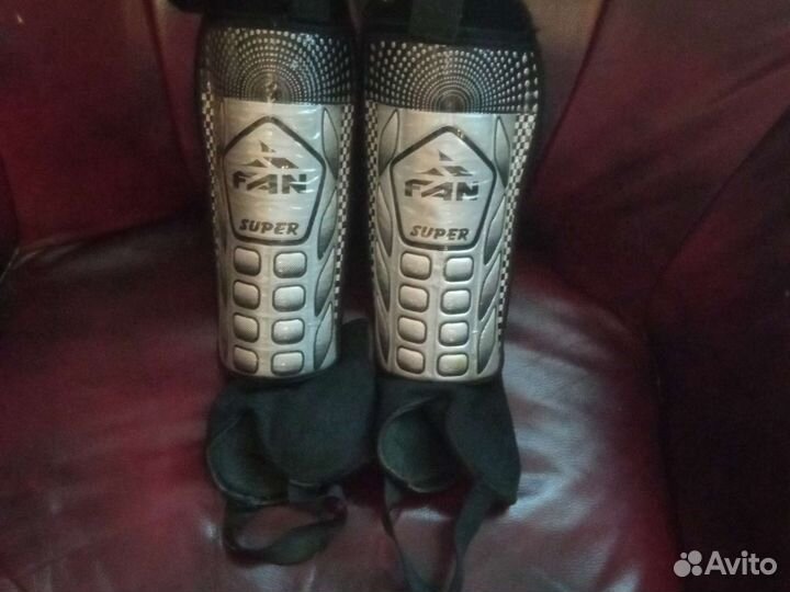 Футбольные щитки