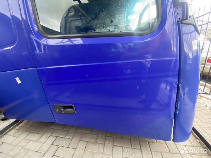 Дверь правая Volvo FH