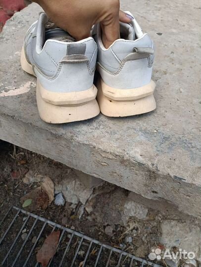 Кроссовки женские