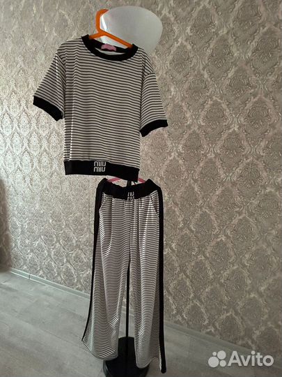 Женский костюм в зебру