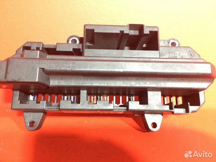 Блок предохранителей в салон Bmw 7 E65 N62B36A