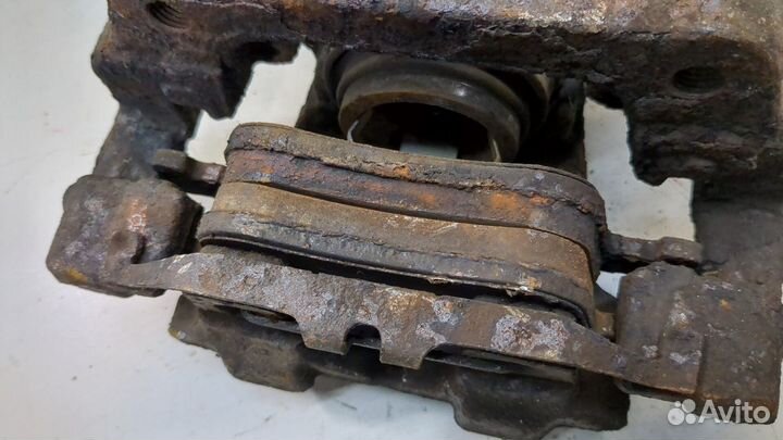 Суппорт правый передний BMW 3 F30