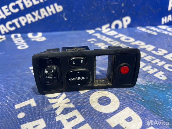 Блок кнопок Toyota Corolla 120 хэтчбек 2004