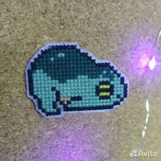 Вышитые значки и брелоки