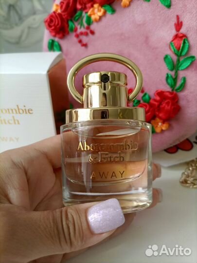 Туалетная вода женская на доставке