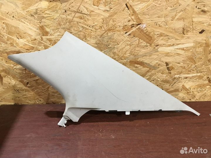 Обшивка стойки задней правой Volkswagen Jetta