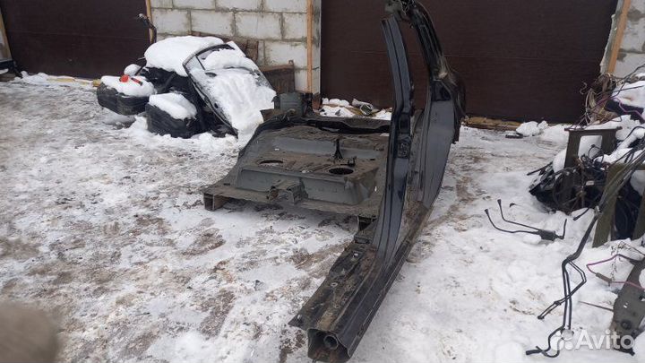 Средняя стойка порог задняя левая Porsche Cayenne