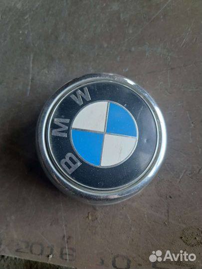 Эмблема багажника BMW E53