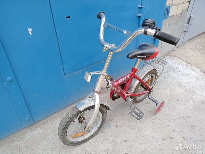 Детский трехколесный велосипед