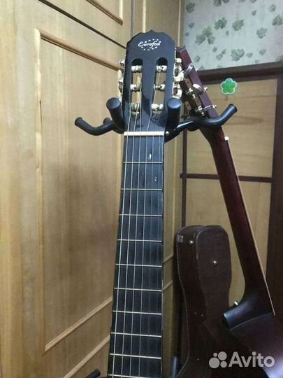 Гитара с чехлом