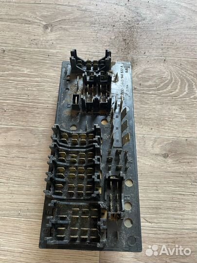 Блок предохранителей audi 100 c3