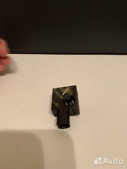 Датчик AIR BAG Opel Astra J 13502577