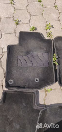 Продам комплект ковриков