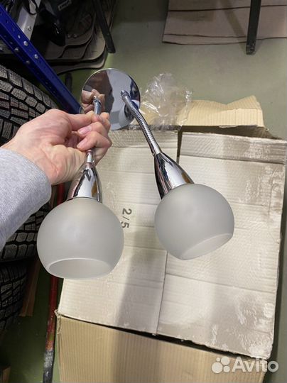 Люстра полоточная и светильник