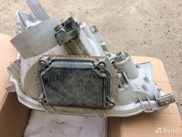 Фара передняя левая