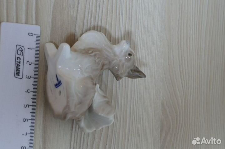 Бронь.Фарфоровая статуэтка Маленькая собачка 7 см