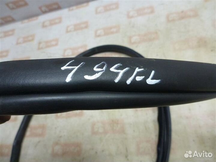 Уплотнительная резинка передняя левая Mazda Cx-7