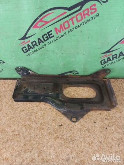 Подставка под аккумулятор Volkswagen Passat B5+