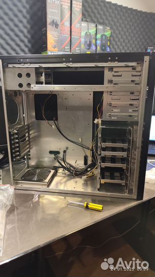 Корпус Lian Li SuperTower