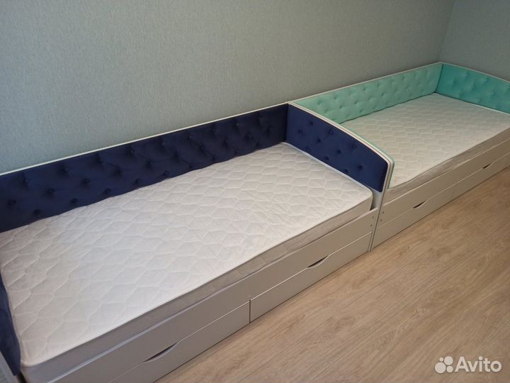 Детская кровать с мягкой спинкой в наличии
