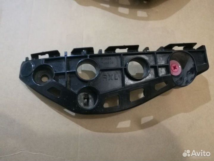 Кронштейн бампера передний Lexus Rx 3