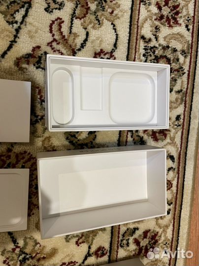 Коробка от iPhone 5s space gray и 7 gold