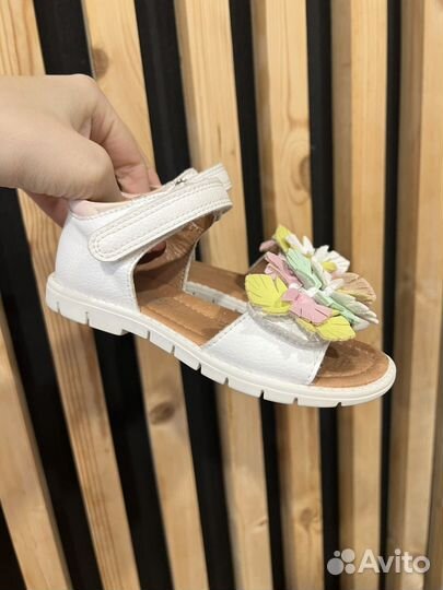 Сандалии для девочки 27 размер futurino