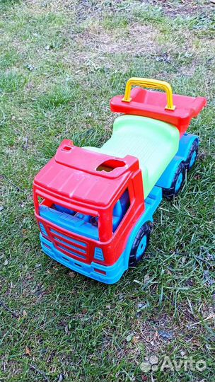 Машинка грузовик-каталка