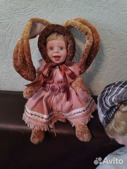 Кукла фарфоровая