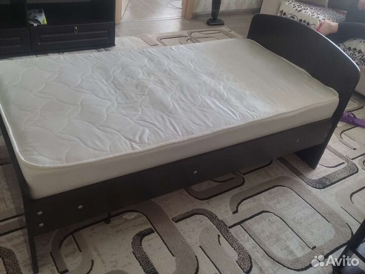 Детская кроватка с матрасом