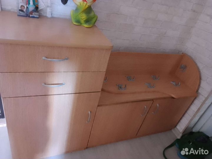 Полка-вешалка и тумба