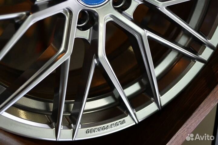 Литой диск vorsteiner R17 5x112