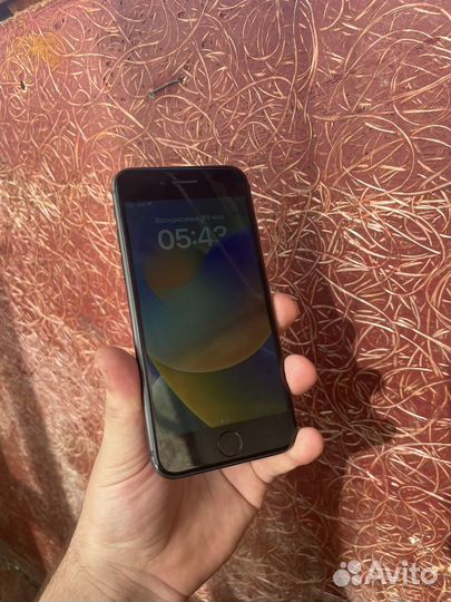 iPhone 8, 64 ГБ