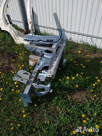 Четверть передняя левая Renault Megan 2