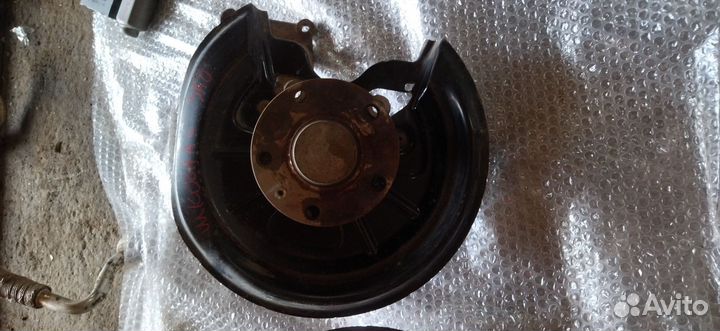 Кулак задний правый/левый Skoda Octavia A5