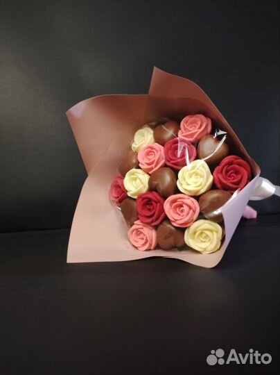 Шоколадные Розы и Сердца - 19 шт в Букете