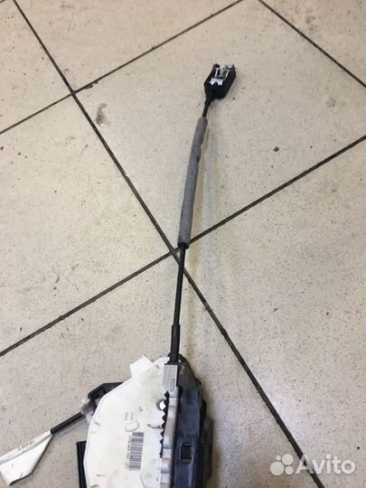 Замок дверной задний правый Skoda Fabia 2