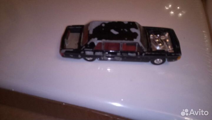 Модель автомобиля 1:43 СССР чайка газ 14