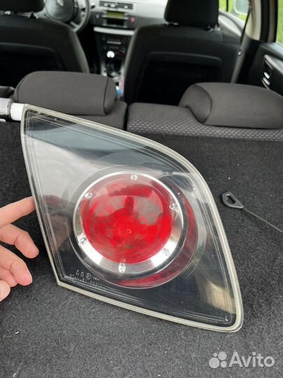 Задний левый фонарь в крышку mazda 3 bk