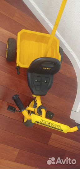 Трехколесный велосипед с ручкой jaguar