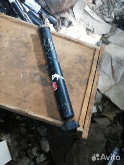 Стойка амортизатора задняя Пежо 307 Peugeot 307