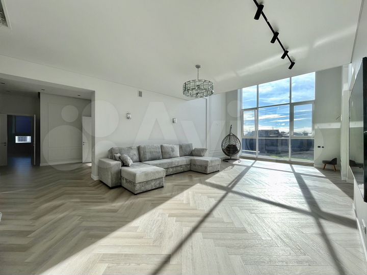 Коттедж 348,1 м² на участке 15 сот.