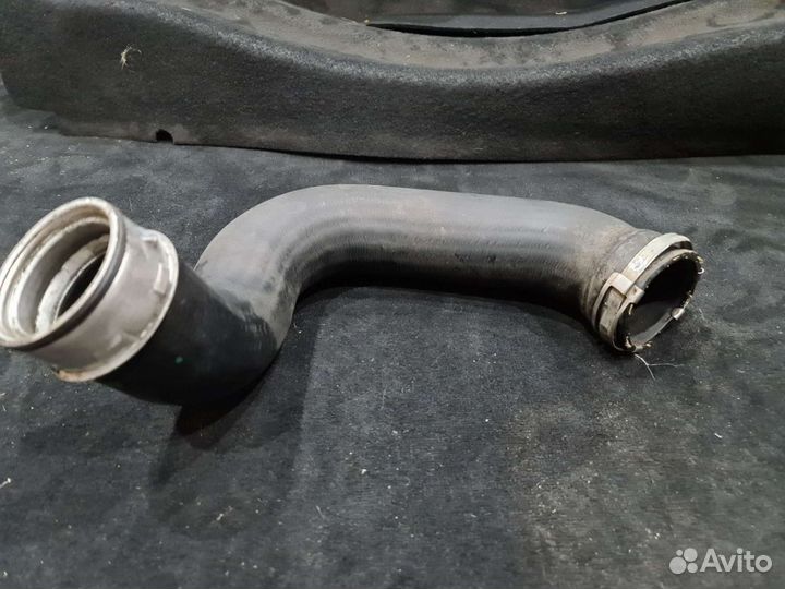 Патрубок интеркуллера левый Mercedes W221 OM642