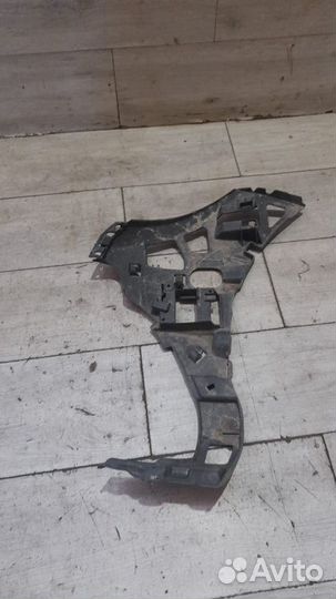 Кронштейн бампера передний правый Mercedes S Class